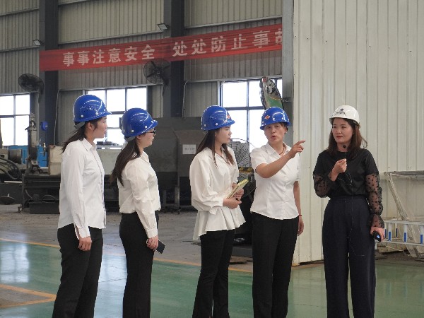 深入廠區(qū)學(xué)習(xí)，提高自身專業(yè)知識。_河南雙志