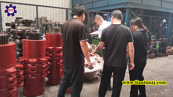 貴陽彭總開展刮板機(jī)配件業(yè)務(wù)，來我廠考察參觀！