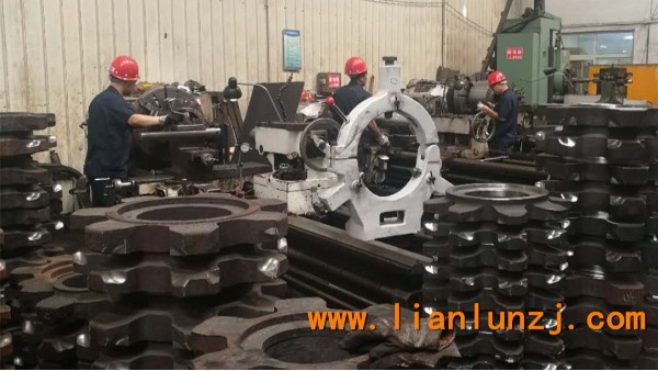 轉(zhuǎn)載機(jī)配件加工完成，客戶到廠提貨